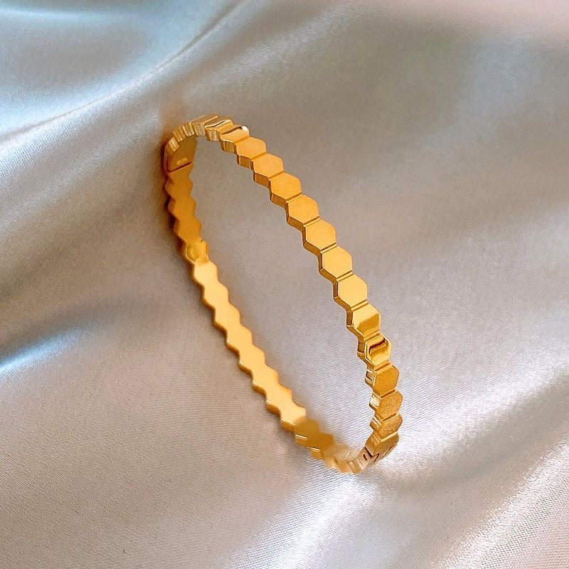 Beehive bracelet