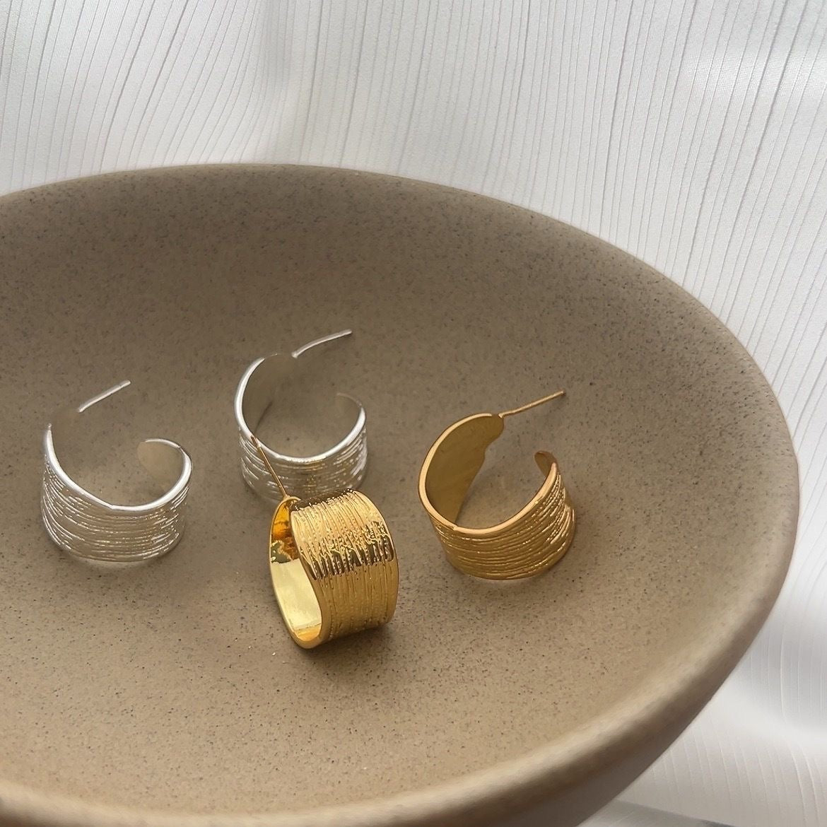 Hoop stripe earrings