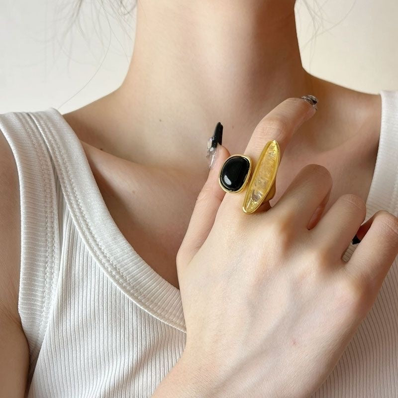 Two-tone gemstone ring