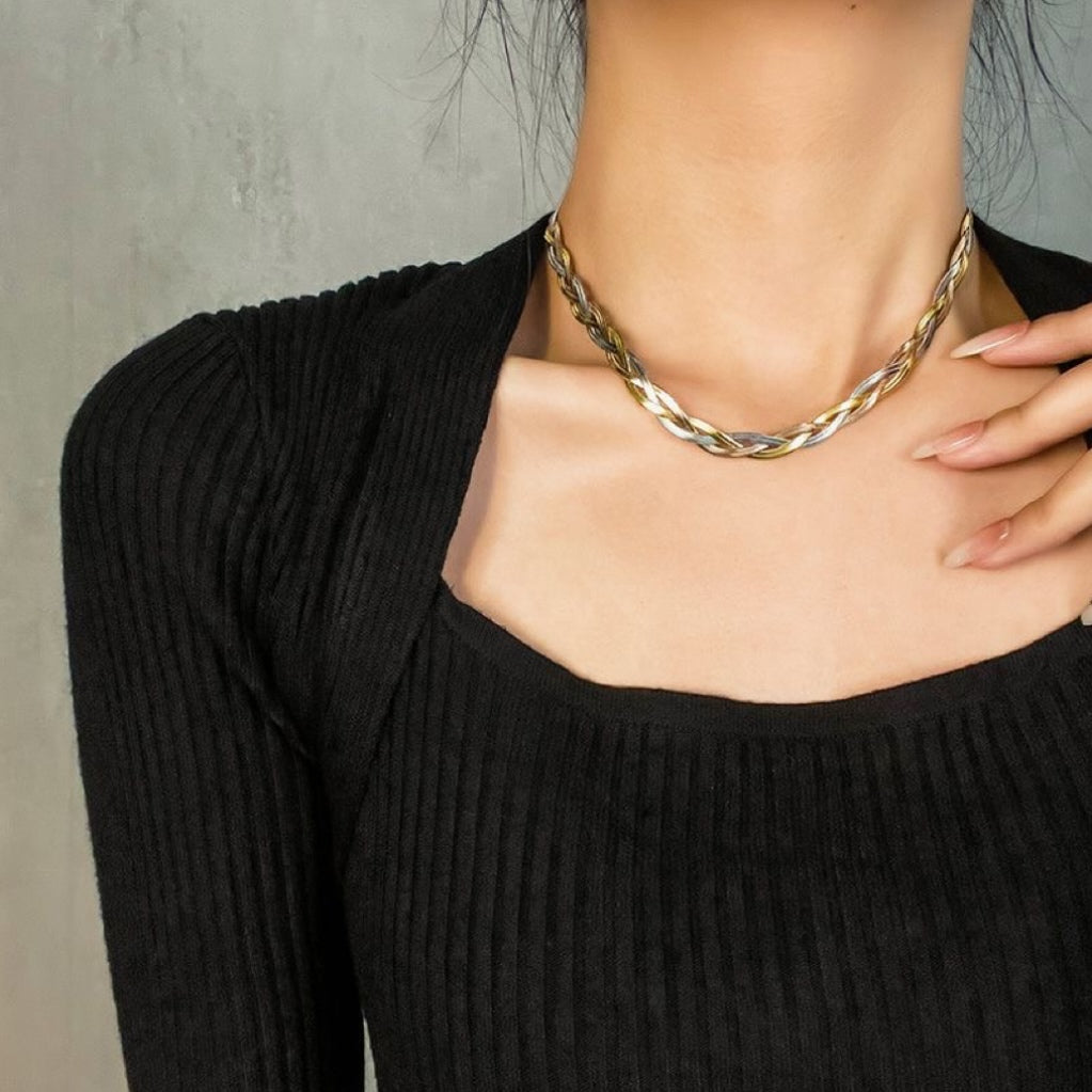 Classic herringbone choker necklace