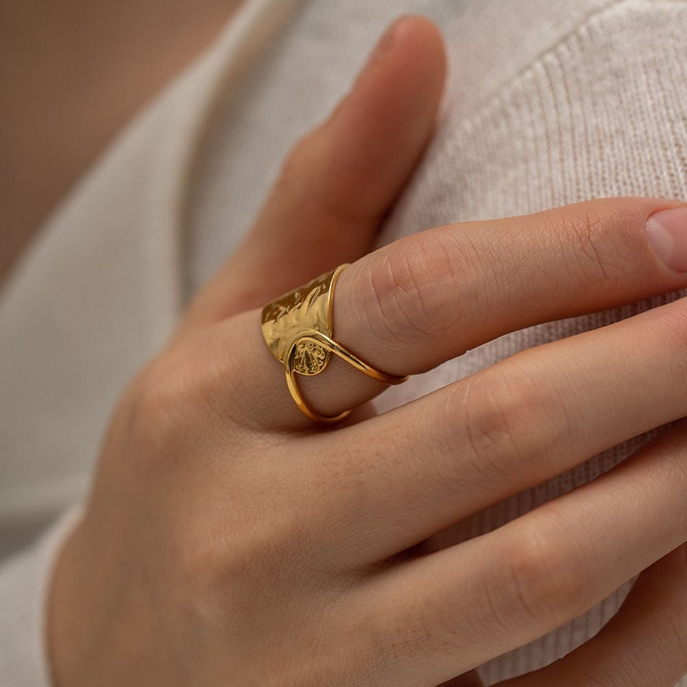 Elegant ring