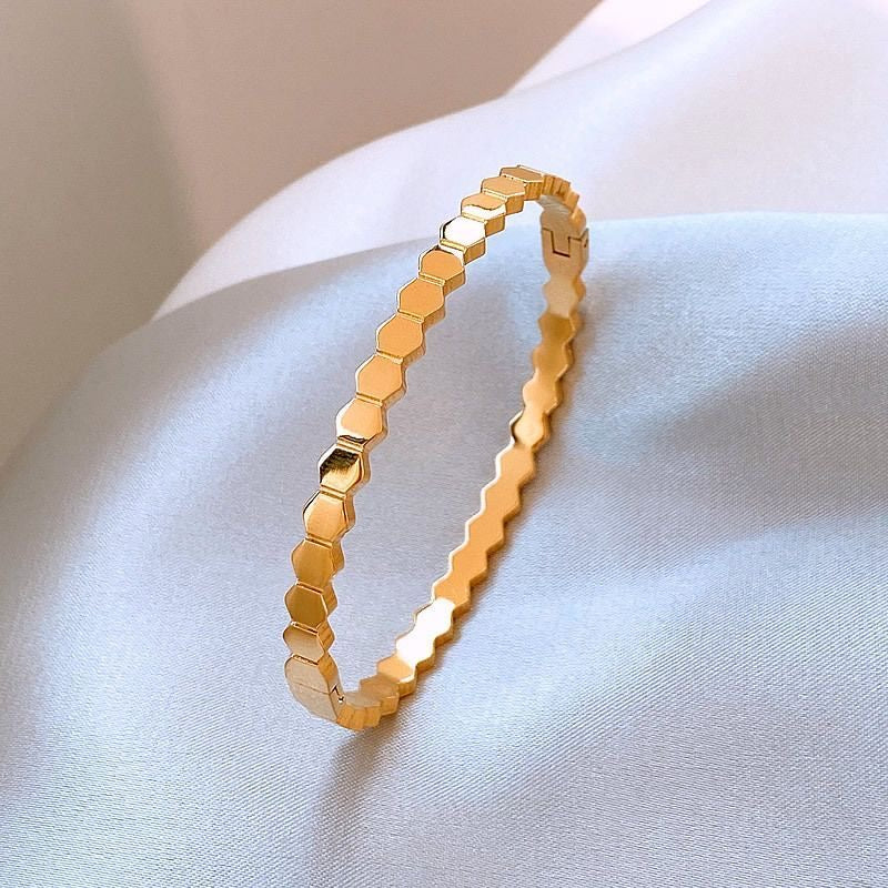 Beehive bracelet