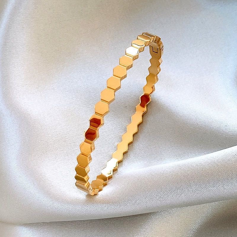 Beehive bracelet