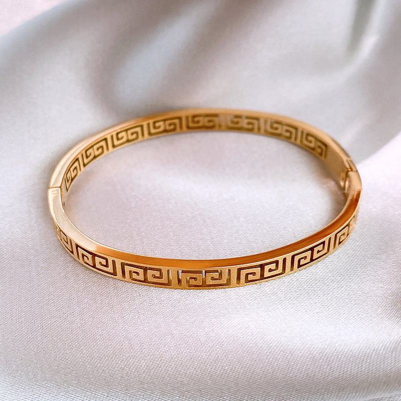 Hammered design bracelet