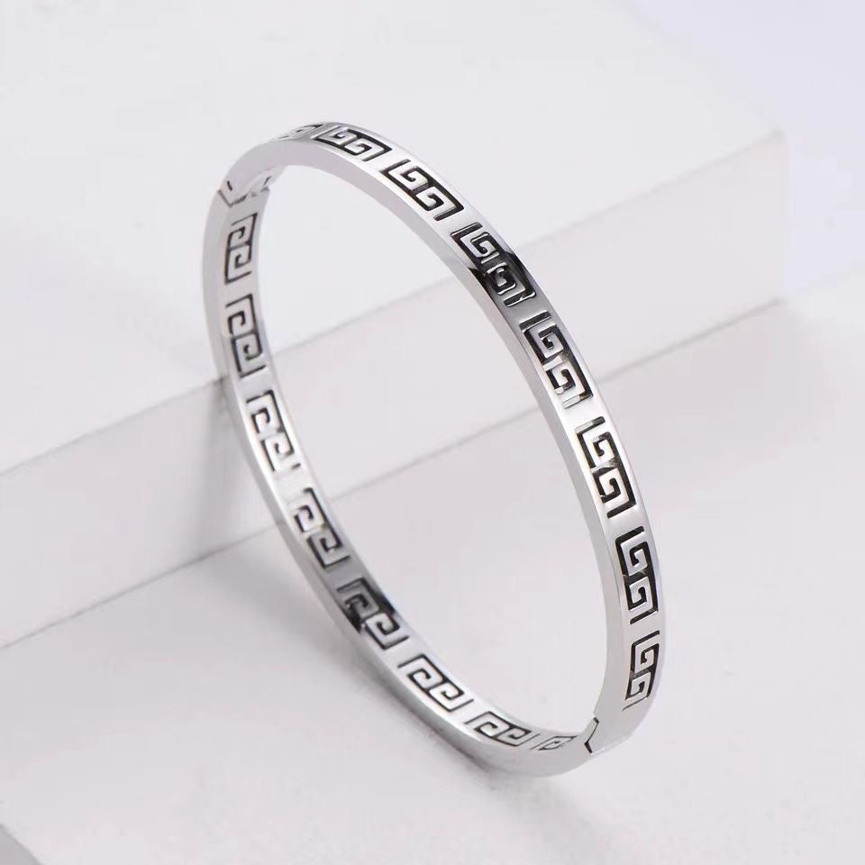 Hammered design bracelet