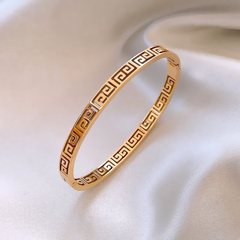 Hammered design bracelet