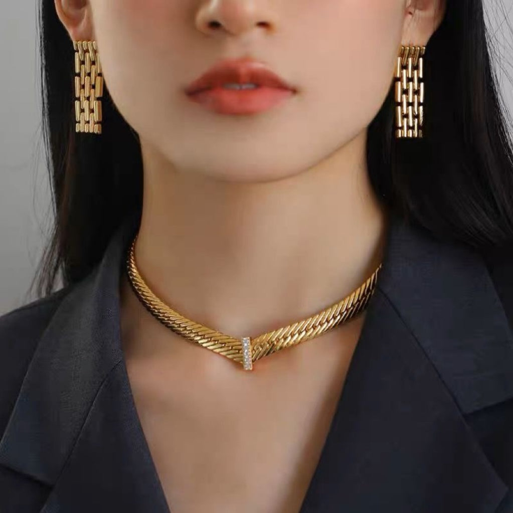 Classic hammered choker necklace
