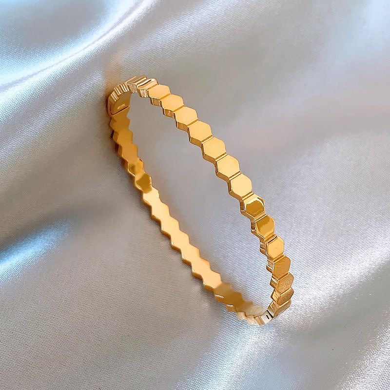 Beehive bracelet