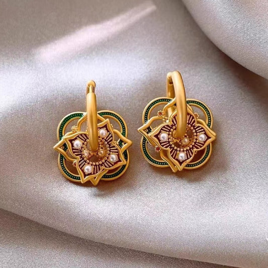 Floral earrings in golden glaze