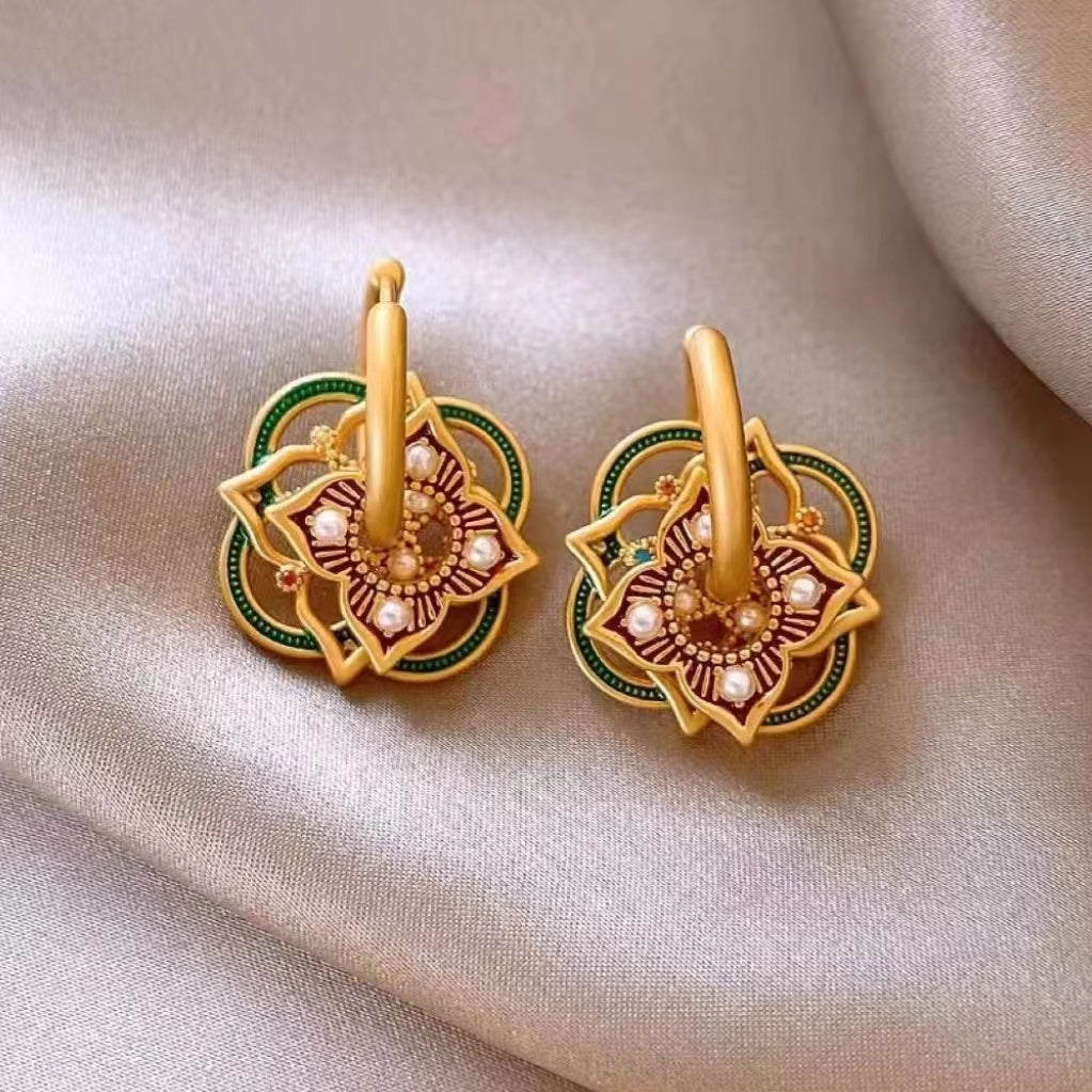 Floral earrings in golden glaze