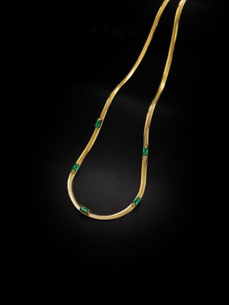 Golden emerald chocker