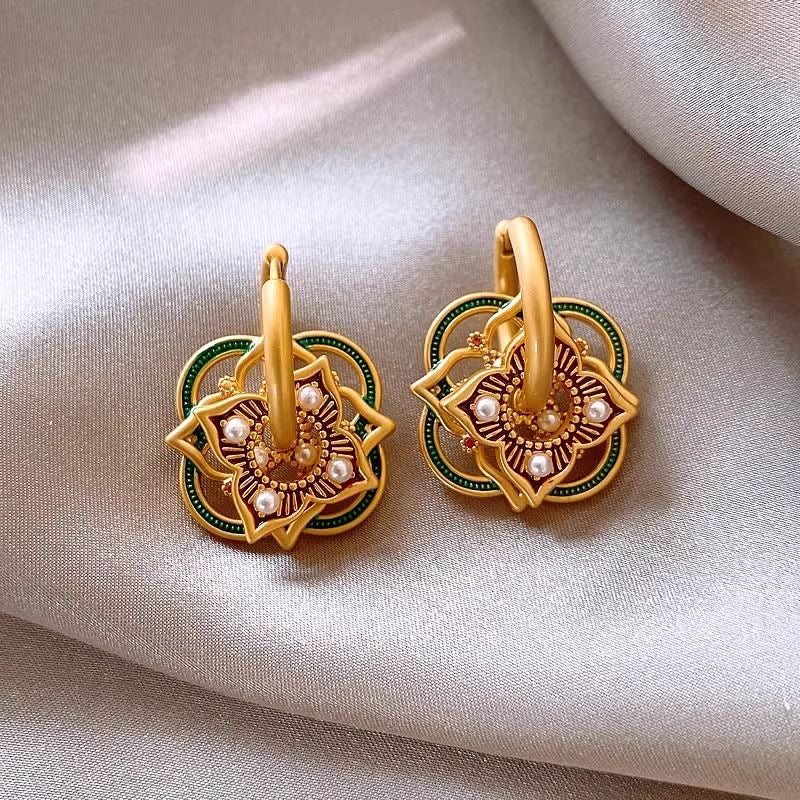 Floral earrings in golden glaze