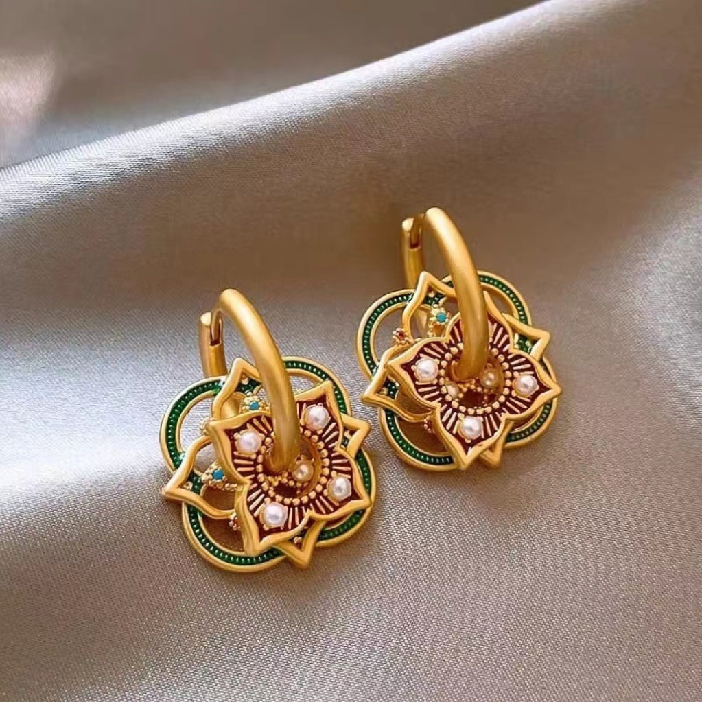 Floral earrings in golden glaze