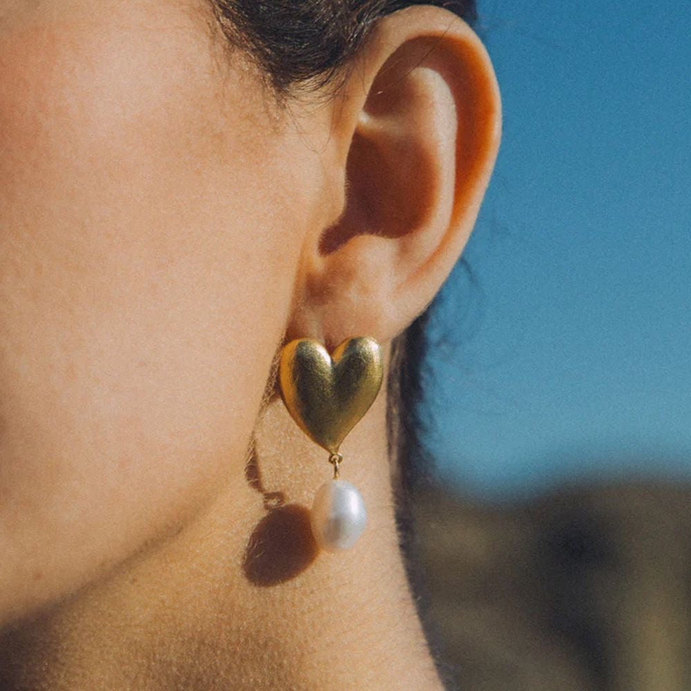 Pearl heart stud earrings