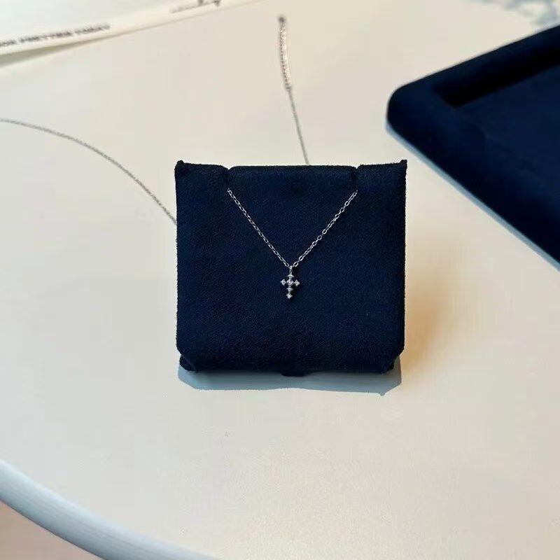 Mini cross necklace