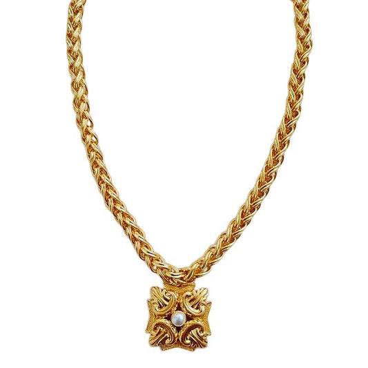 Totem necklace