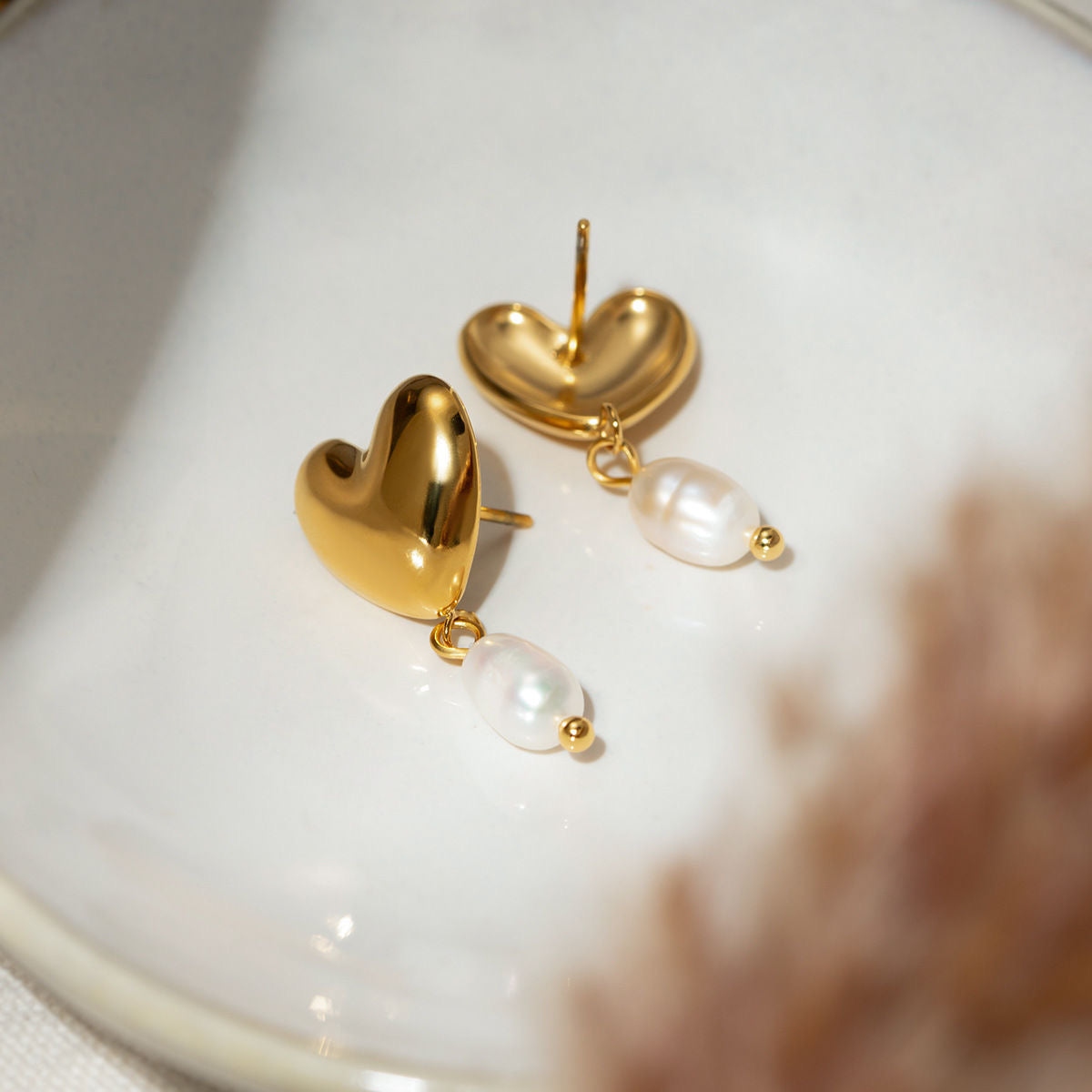 Pearl heart stud earrings